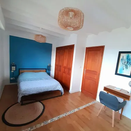 Esquirou Апартаменты