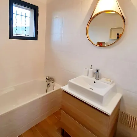 Апартаменты Esquirou